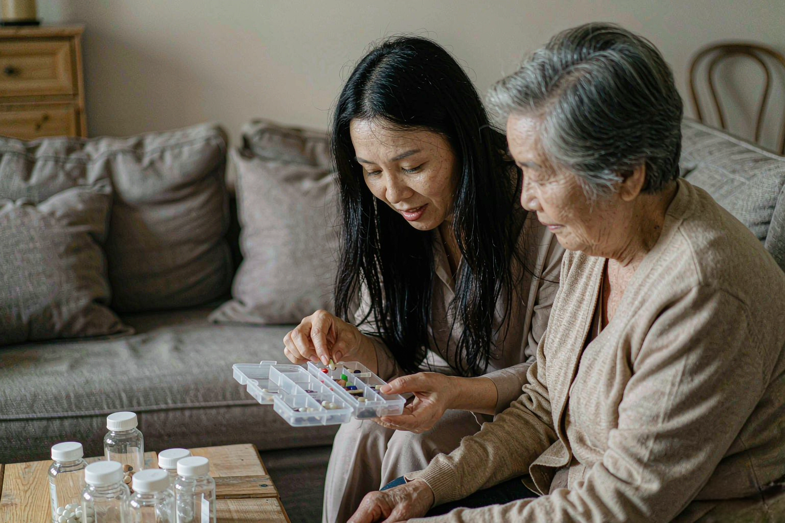 子女怎么帮老人代配药,医保代配药规定,老人慢病长处方