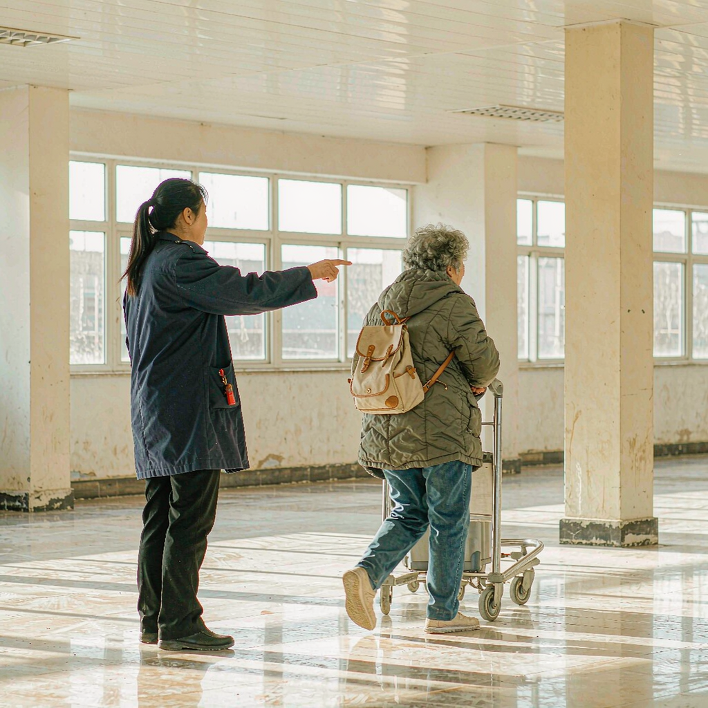老人乘车,进出站协助,火车站无障碍